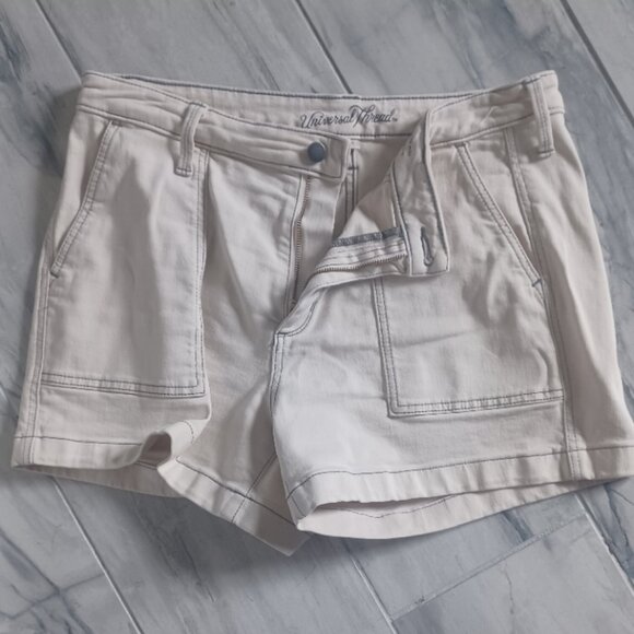 Universal Thread Ivory Stretch Zip High Rise Midi 4 Pocket Denim Shorts 12/31 - Picture 1 of 4
